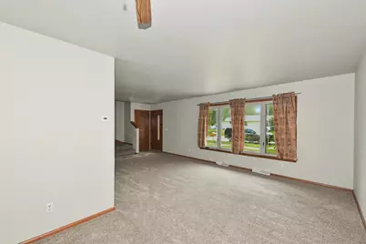 5111  Maplewood Dr #5113, Greendale, WI 53129 - Photo 7