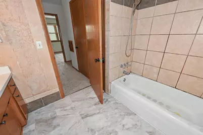 5111  Maplewood Dr #5113, Greendale, WI 53129 - Photo 15