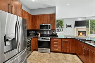 1111 N Marshall St, Milwaukee, WI 53202 - Photo 9