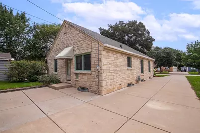 638 N Hine Ave, Waukesha, WI 53188 - Photo 29