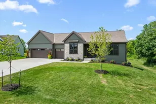 W194N15787 E Gate Ct, Jackson, WI 53037 - Photo 3