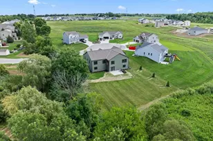 W194N15787 E Gate Ct, Jackson, WI 53037 - Photo 47