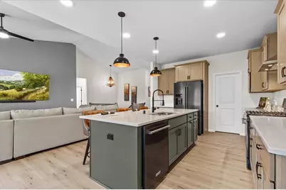 W194N15787  East Gate Ct, Jackson, WI 53037 - Photo 15