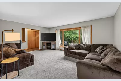 W276N1228  Spring Hill Dr, Pewaukee, WI 53072 - Photo 11