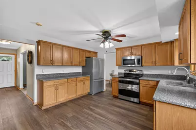 W276N1228  Spring Hill Dr, Pewaukee, WI 53072 - Photo 5