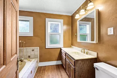 1618 E Newport Ave, Milwaukee, WI 53211 - Photo 17