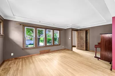1618 E Newport Ave, Milwaukee, WI 53211 - Photo 5