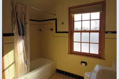 2362 S 78th St, West Allis, WI 53219 - Photo 7