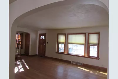 2362 S 78th St, West Allis, WI 53219 - Photo 3