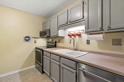 162  Heidel Rd #3, Thiensville, WI 53092 - Photo 9