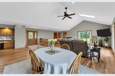 8118  Dunkelow Rd, Racine, WI 53126 - Photo 9