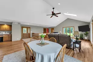 8118 Dunkelow Rd, Racine, WI 53126 - Photo 9