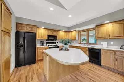 8118  Dunkelow Rd, Racine, WI 53126 - Photo 15