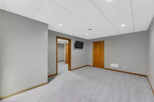8118 Dunkelow Rd, Racine, WI 53126 - Photo 39