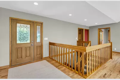 8118  Dunkelow Rd, Racine, WI 53126 - Photo 7
