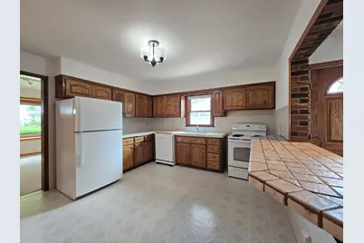 8113 W Ohio Ave, Milwaukee, WI 53219 - Photo 9