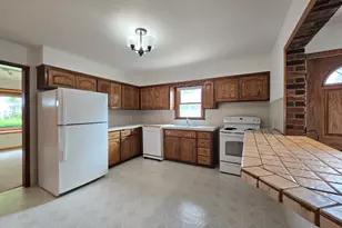 8113 W Ohio Ave, Milwaukee, WI 53219 - Photo 9