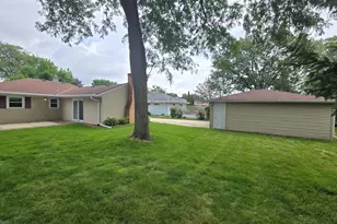 8113 W Ohio Ave, Milwaukee, WI 53219 - Photo 31