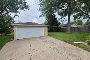 8113 W Ohio Ave, Milwaukee, WI 53219 - Photo 35