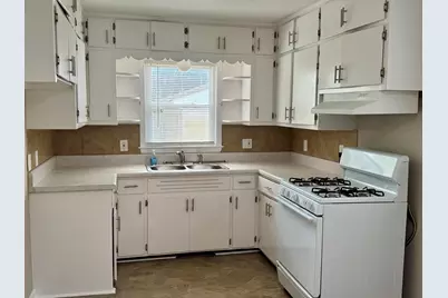 4864 N 63rd St, Milwaukee, WI 53218 - Photo 9