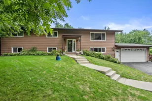 W153N9940 Neptune Dr, Germantown, WI 53022 - Photo 3