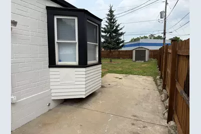 2586 S 77th St, West Allis, WI 53219 - Photo 7