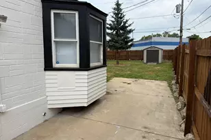 2586 S 77th St, West Allis, WI 53219 - Photo 7