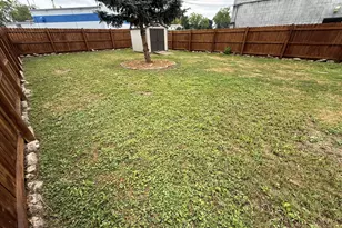2586 S 77th St, West Allis, WI 53219 - Photo 9