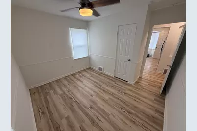 2586 S 77th St, West Allis, WI 53219 - Photo 11