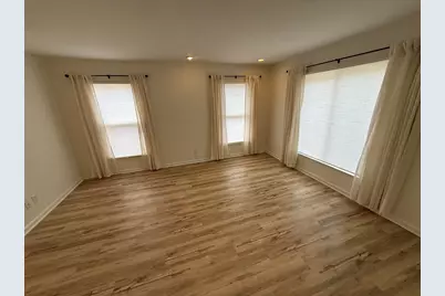2586 S 77th St, West Allis, WI 53219 - Photo 13