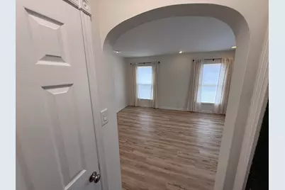 2586 S 77th St, West Allis, WI 53219 - Photo 11