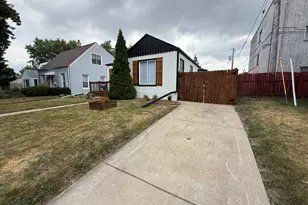 2586 S 77th St, West Allis, WI 53219 - Photo 3