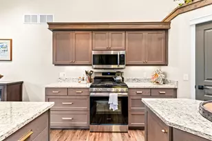 W5677 Carol Ct, Wyocena, WI 53954 - Photo 15