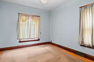 1329 S 15th St, Manitowoc, WI 54220 - Photo 13