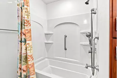 1329 S 15th St, Manitowoc, WI 54220 - Photo 15