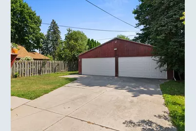 1329 S 15th St, Manitowoc, WI 54220 - Photo 27