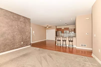8634 S Roxbury Way, Oak Creek, WI 53154 - Photo 7