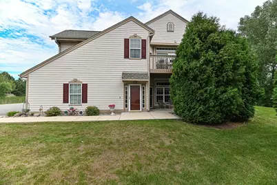 8634 S Roxbury Way, Oak Creek, WI 53154 - Photo 1
