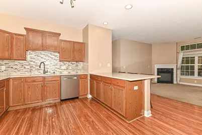 8634 S Roxbury Way, Oak Creek, WI 53154 - Photo 11