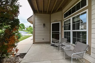 8634 S Roxbury Way, Oak Creek, WI 53154 - Photo 3