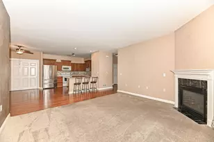8634 S Roxbury Way, Oak Creek, WI 53154 - Photo 5