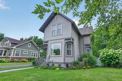 415 N Oakwood Ave, Oconomowoc, WI 53066 - Photo 1
