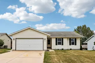 413 Broadmoore Dr, Hartford, WI 53027 - Photo 1