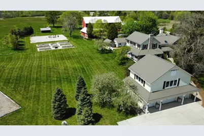2237  Washington Ave, Cedarburg, WI 53012 - Photo 3