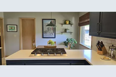 5617 W Jackson Park Dr, Milwaukee, WI 53219 - Photo 5