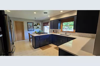 5617 W Jackson Park Dr, Milwaukee, WI 53219 - Photo 3