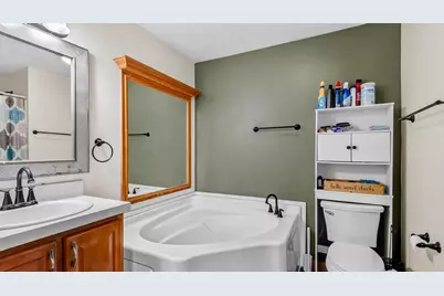 W8249  Woodview Dr, Onalaska, WI 54650 - Photo 15