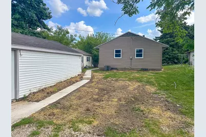8208 W Keefe Ave, Milwaukee, WI 53222 - Photo 29