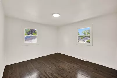 8208 W Keefe Ave, Milwaukee, WI 53222 - Photo 11