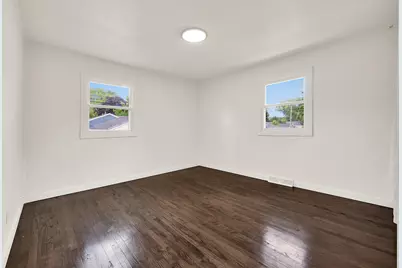 8208 W Keefe Ave, Milwaukee, WI 53222 - Photo 17